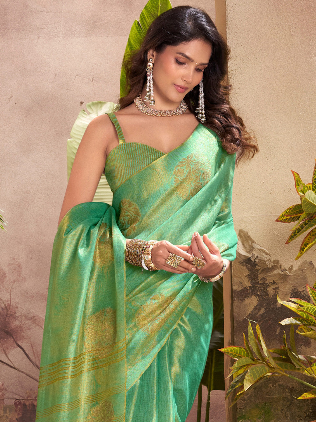 Urban Pallu Woven Design Silk Blend Traditional Saree