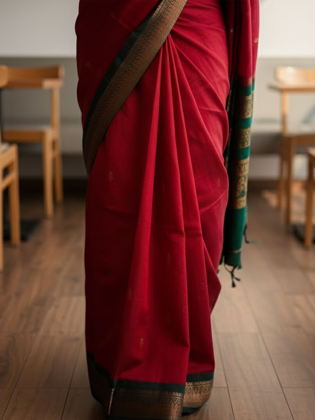 Urban Pallu Woven Design Silk Blend Traditional Saree