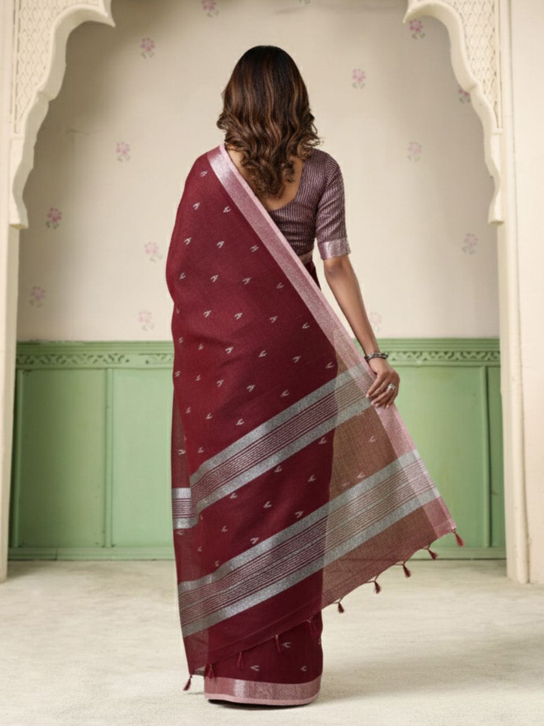 Urban Pallu Woven Design Silk Blend Traditional Saree
