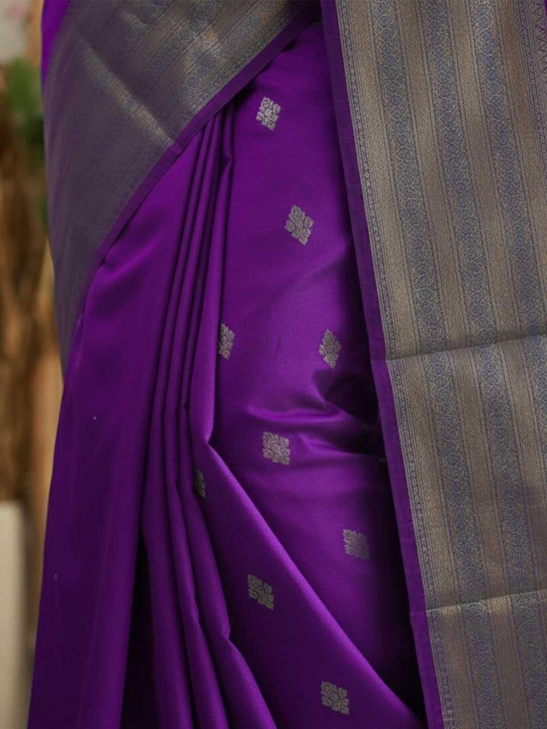 Urban Pallu Woven Design Silk Blend Work Saree