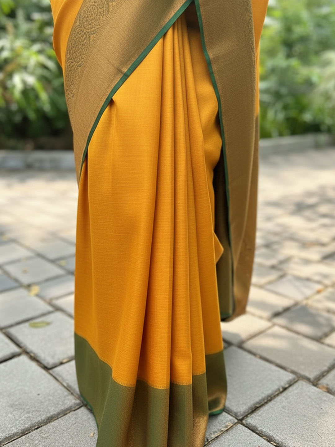 Urban Pallu Woven Design Silk Blend Traditional Saree
