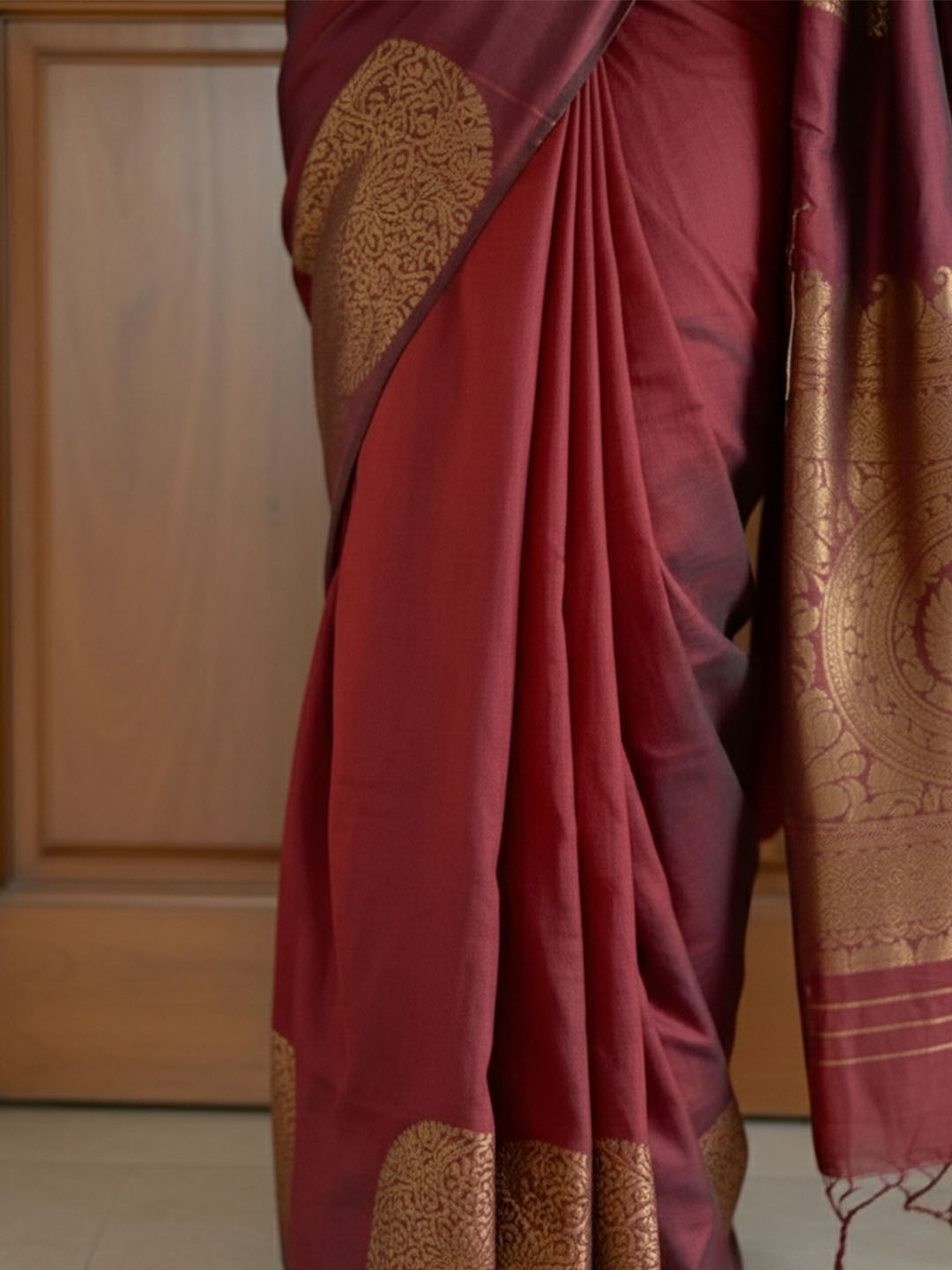 Urban Pallu Woven Design Silk Blend Work Saree