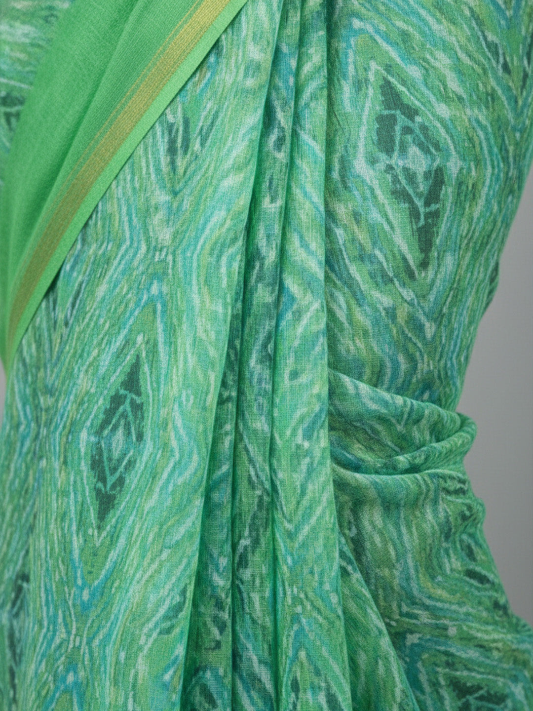 Urban Pallu Solid Silk Blend Festive Saree
