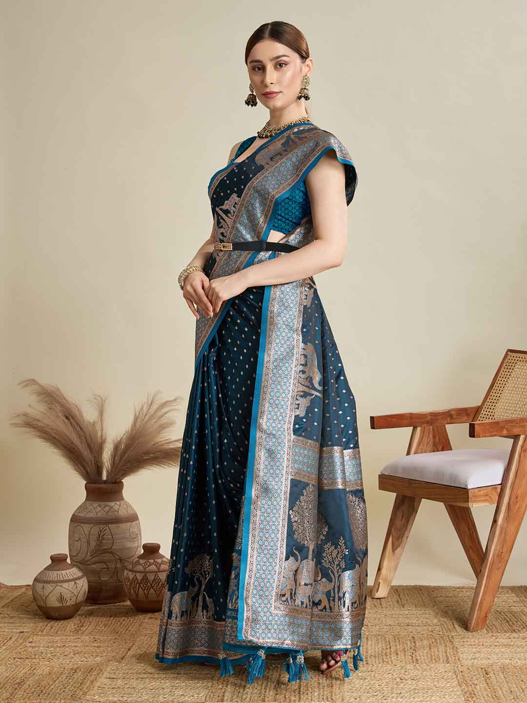 Urban Pallu Woven Design Silk Blend Party Saree