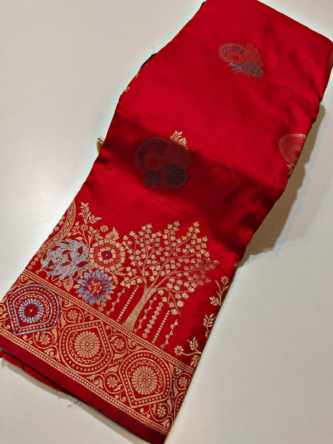 Urban Pallu Woven Design Silk Blend Traditional Saree