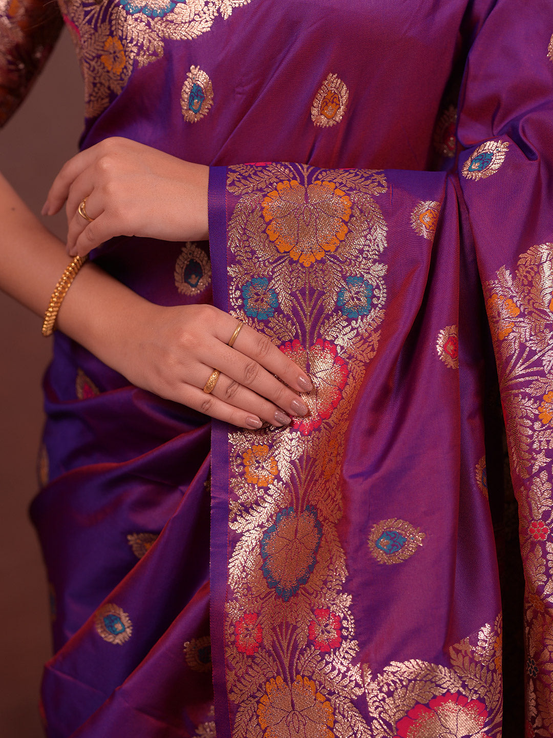 Urban Pallu Woven Design Silk Blend Traditional Saree