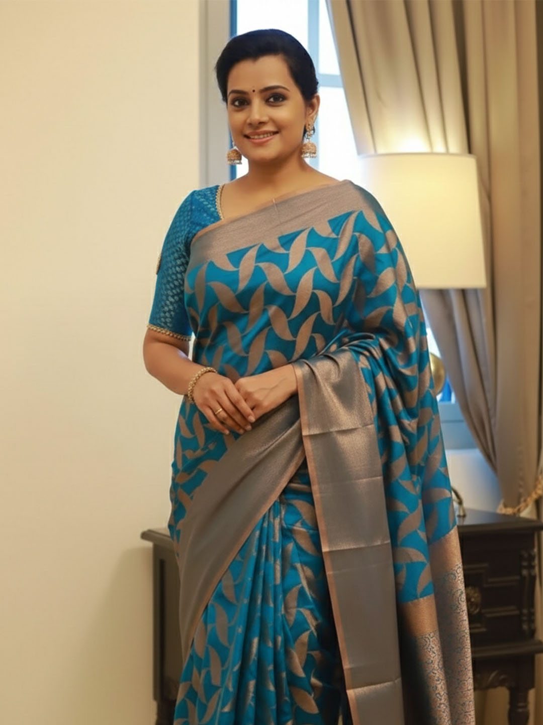 Urban Pallu Woven Design Silk Blend Traditional Saree