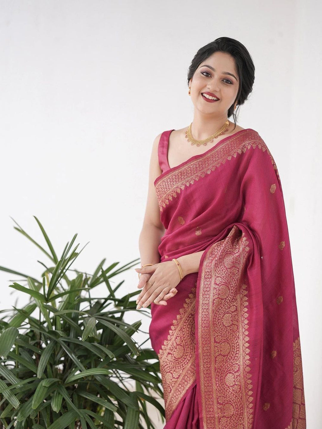 Urban Pallu Woven Design Silk Blend Traditional Saree