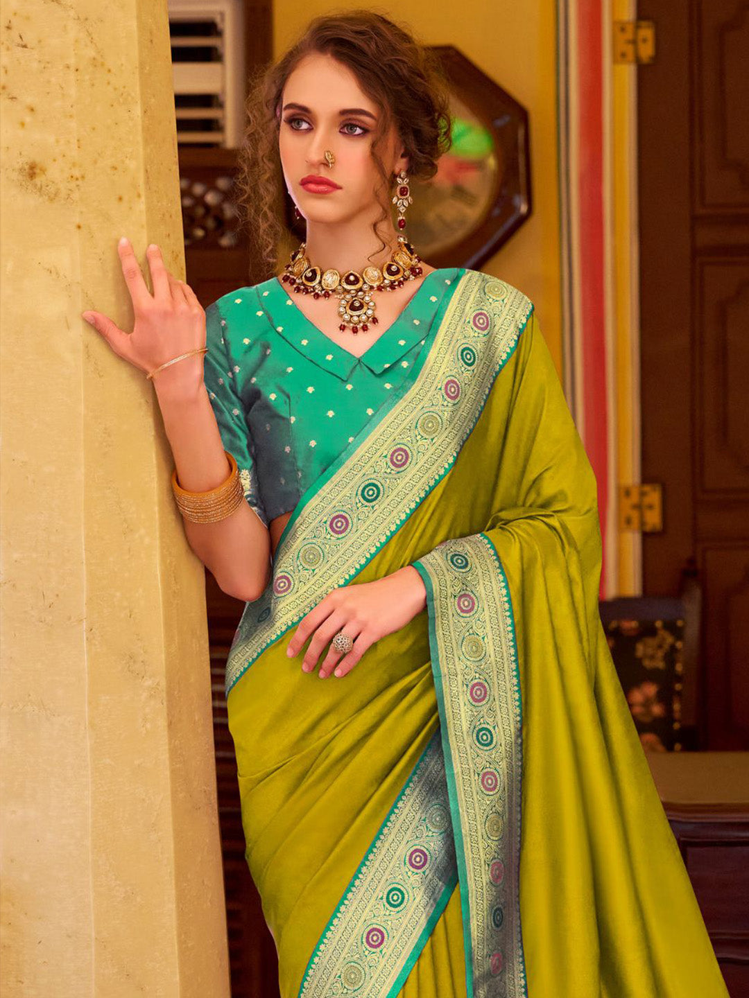 Urban Pallu Woven Design Silk Blend Daily Saree