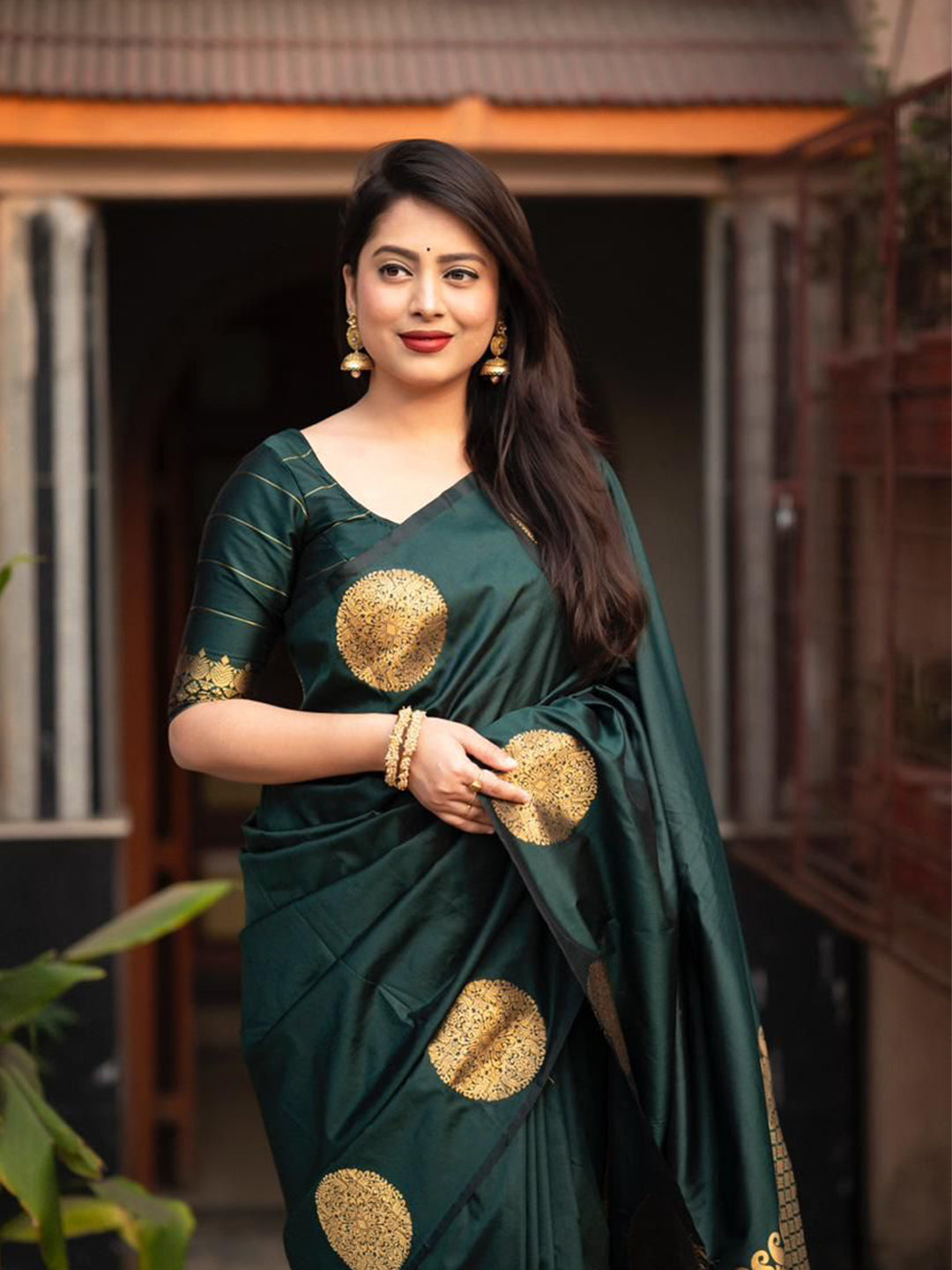 Urban Pallu Woven Design Silk Blend Work Saree