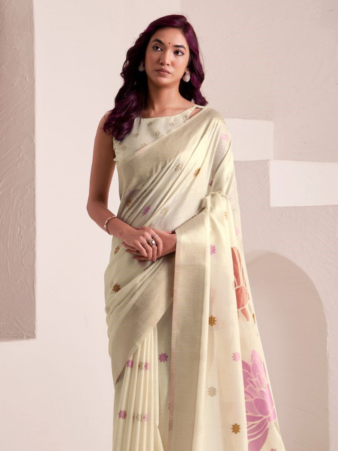 Urban Pallu Woven Design Silk Blend Daily Saree