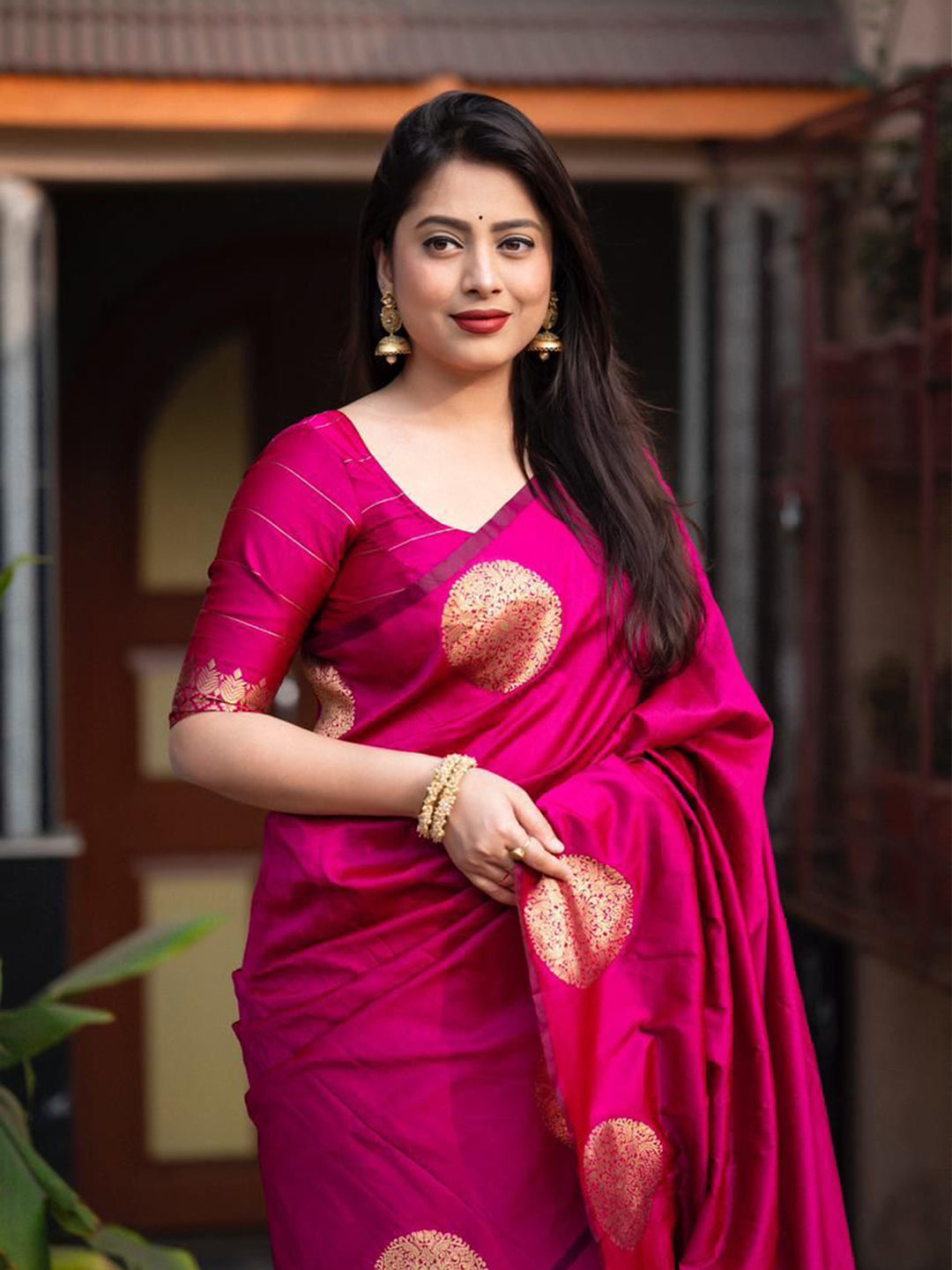 Urban Pallu Woven Design Silk Blend Work Saree