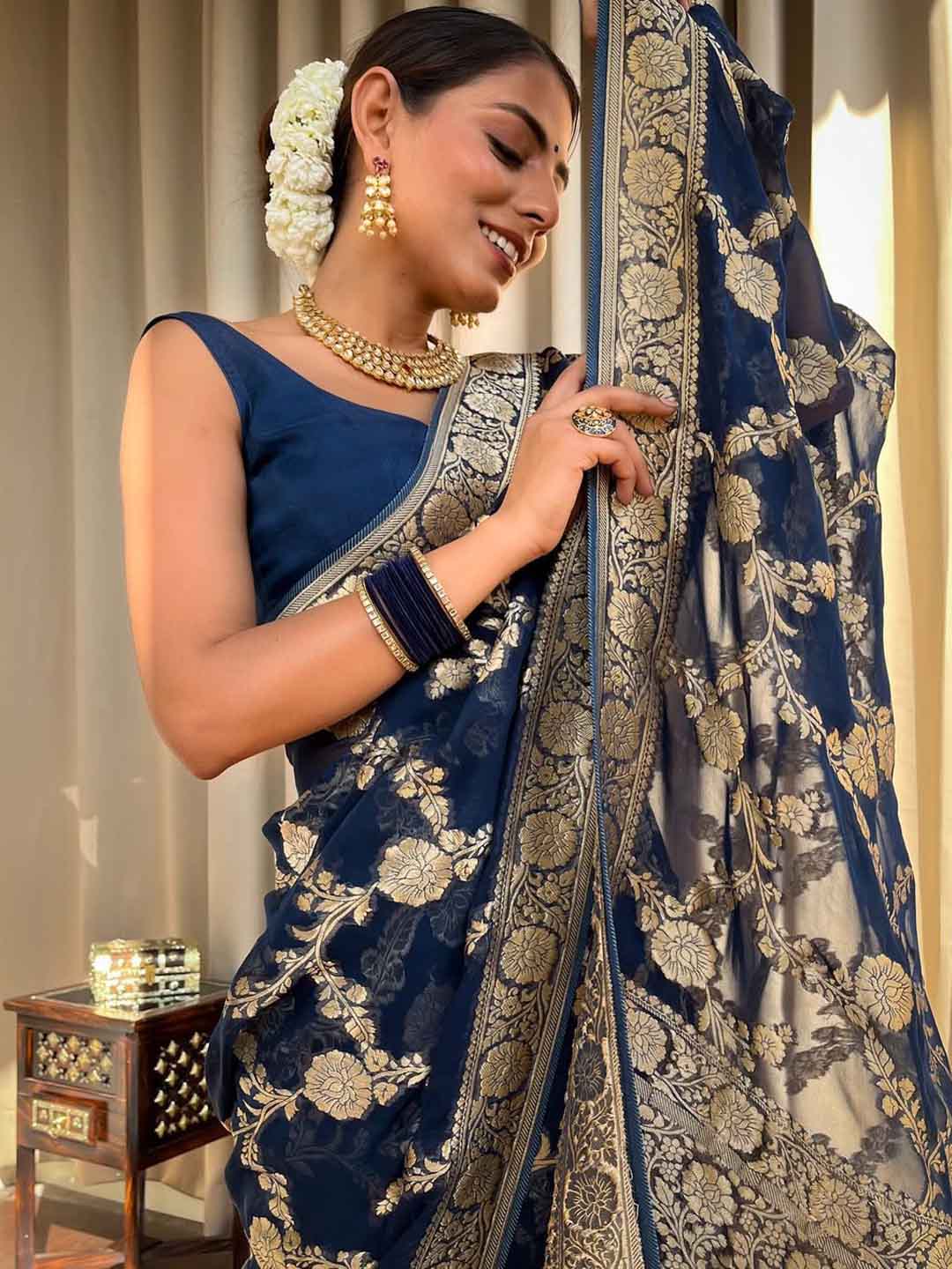 Urban Pallu Woven Design Silk Blend Traditional Saree