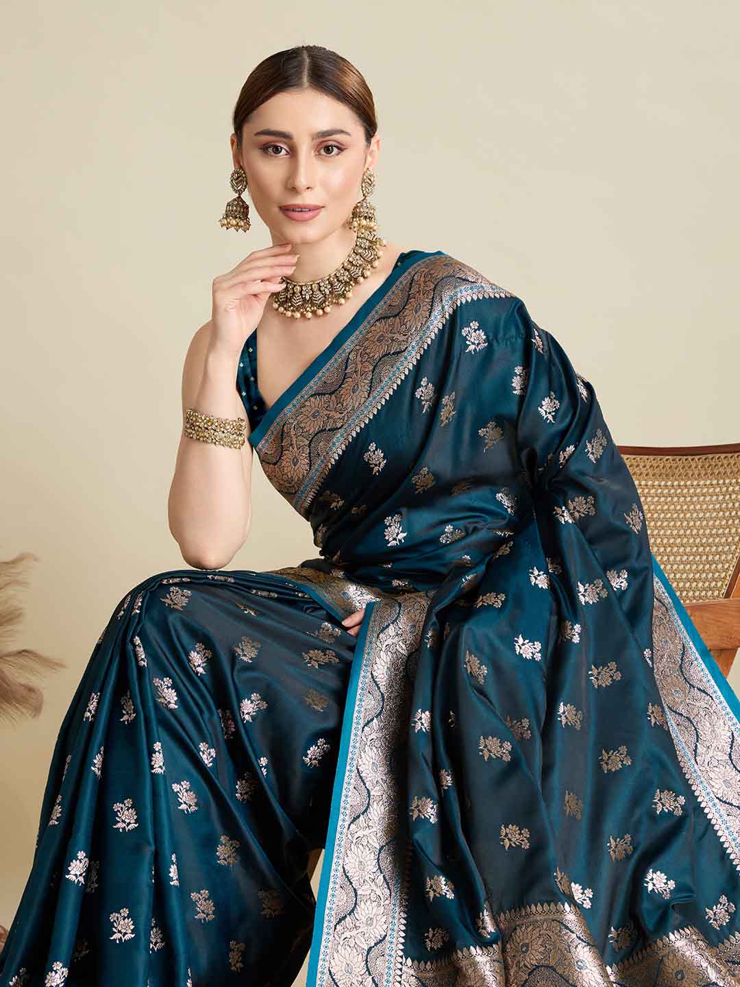 Urban Pallu Woven Design Silk Blend Party Saree