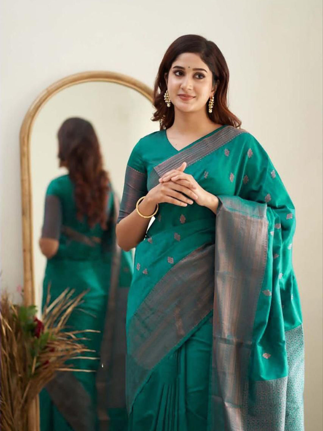 Urban Pallu Woven Design Silk Blend Work Saree