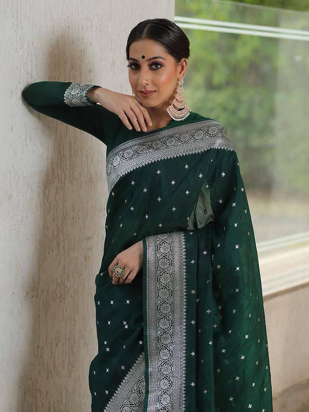 Urban Pallu Woven Design Silk Blend Traditional Saree