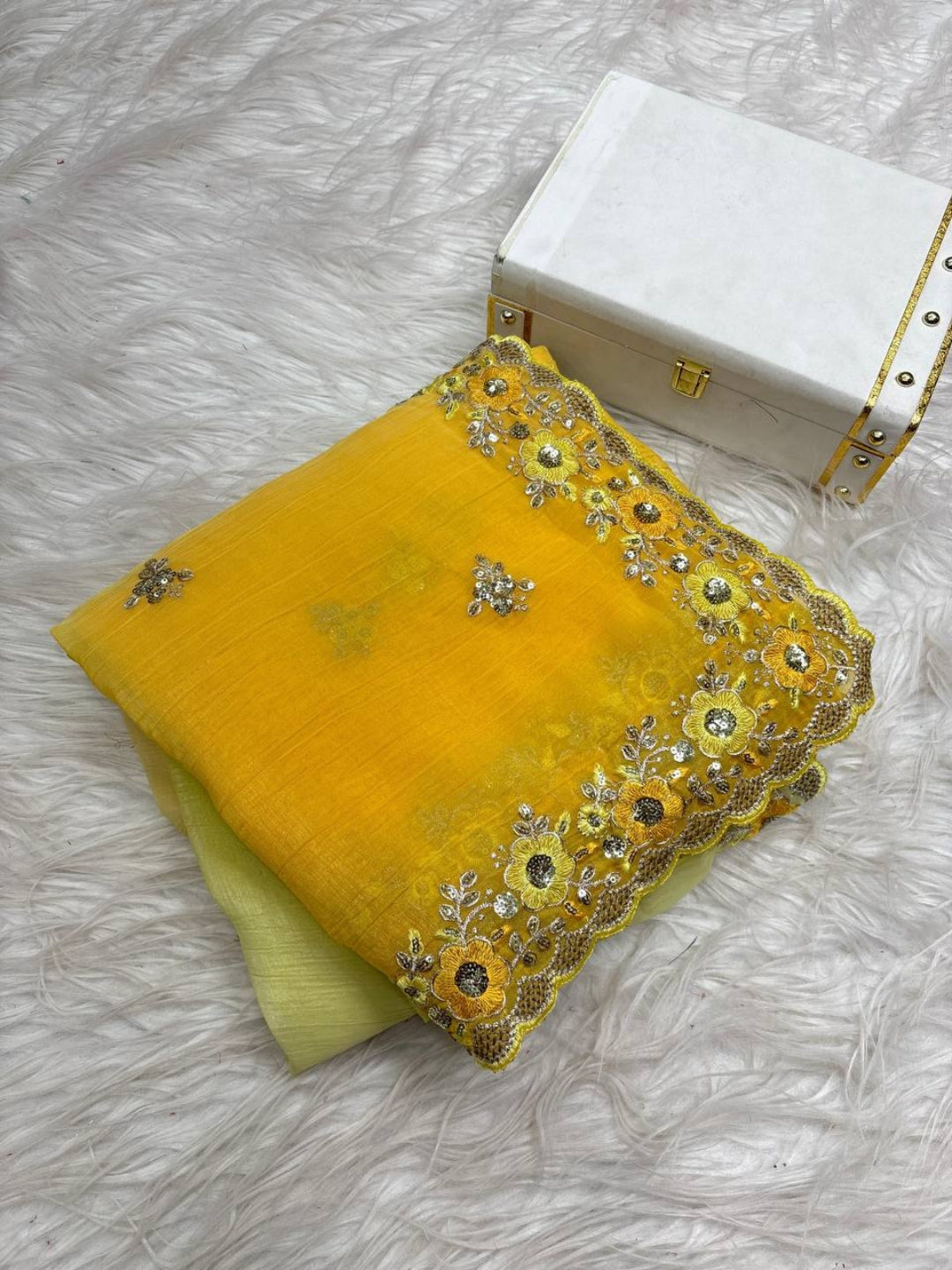 Urban Pallu Solid Poly Georgette Traditional Saree