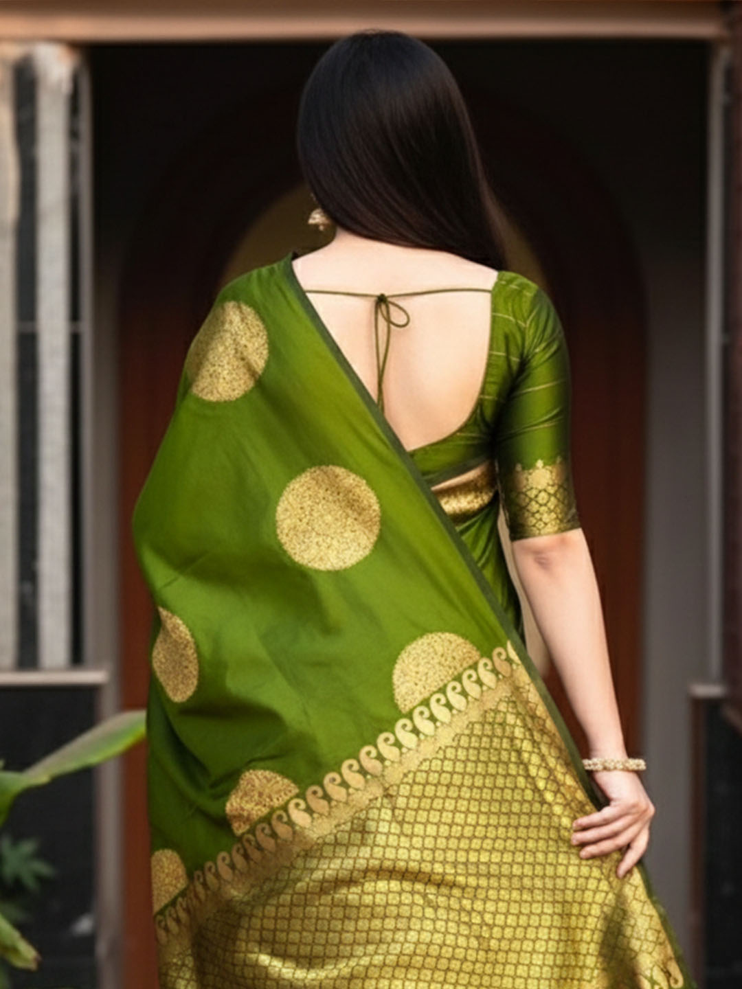 Urban Pallu Woven Design Silk Blend Work Saree
