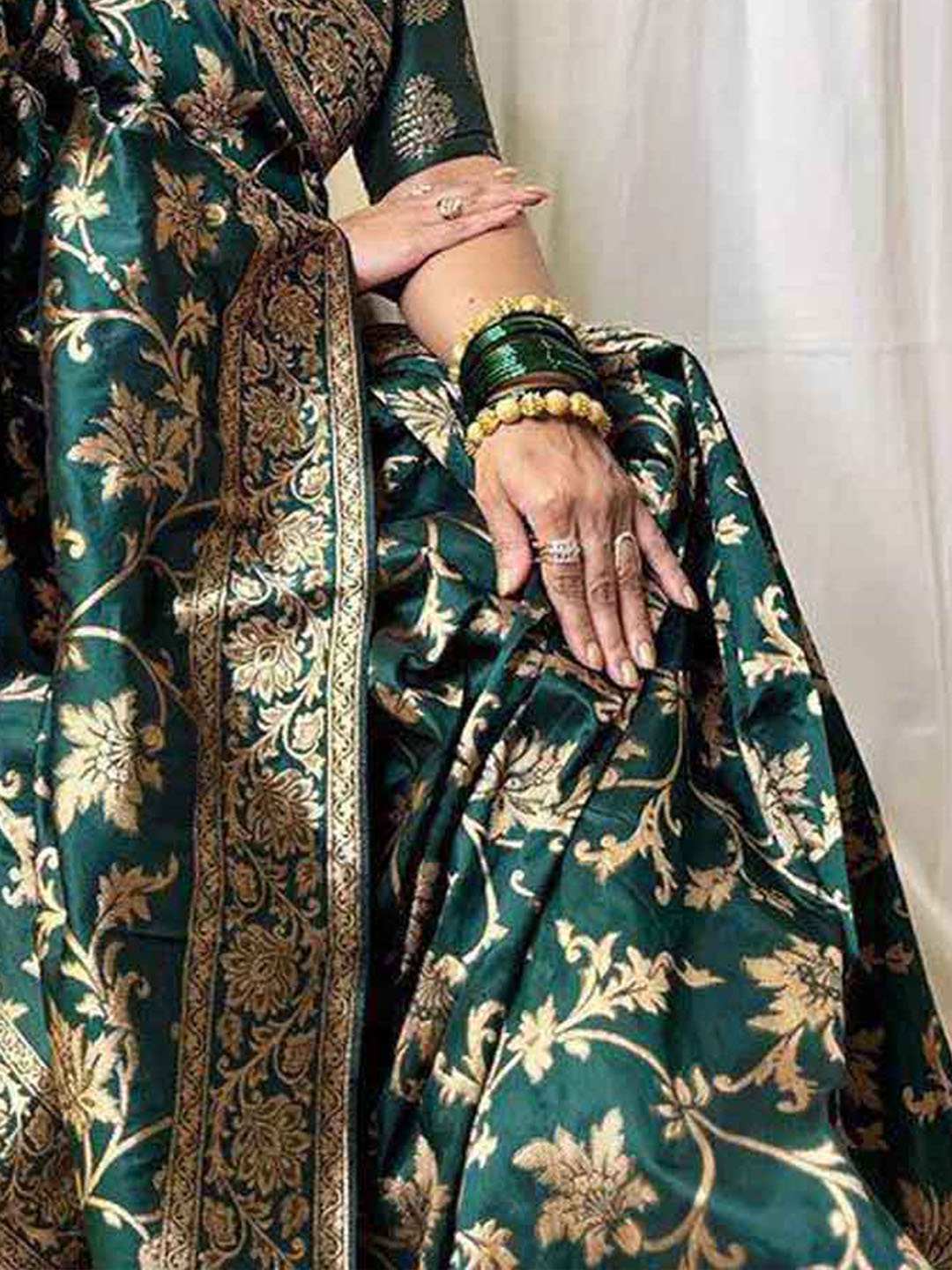 Urban Pallu Woven Design Silk Blend Traditional Saree