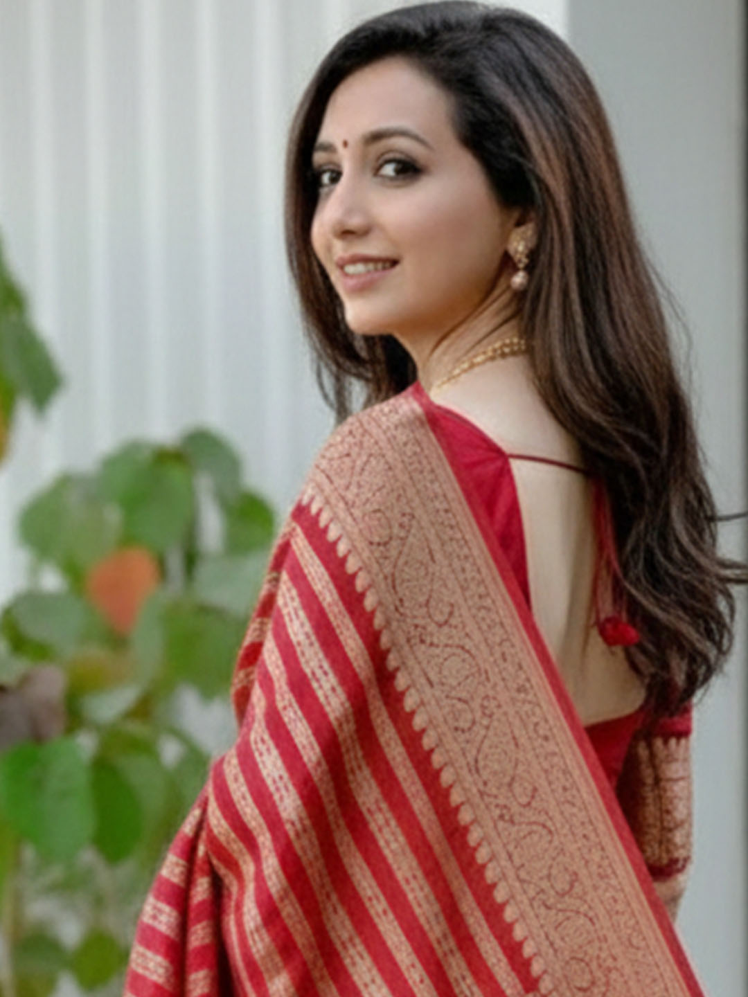 Urban Pallu Woven Design Silk Blend Traditional Saree