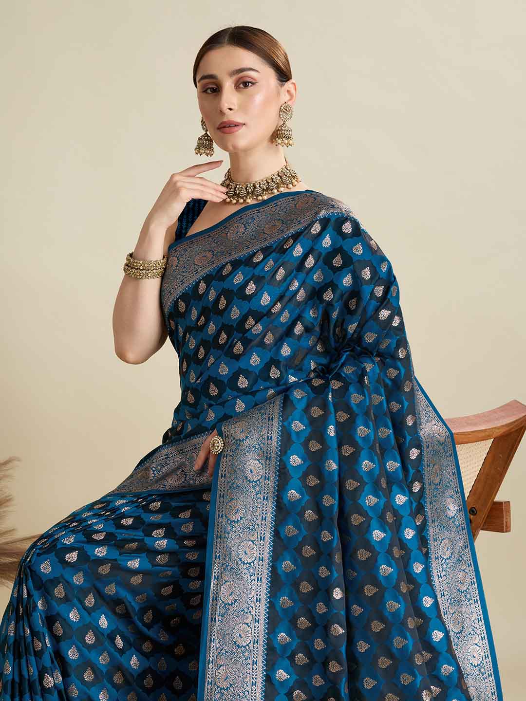 Urban Pallu Woven Design Silk Blend Party Saree