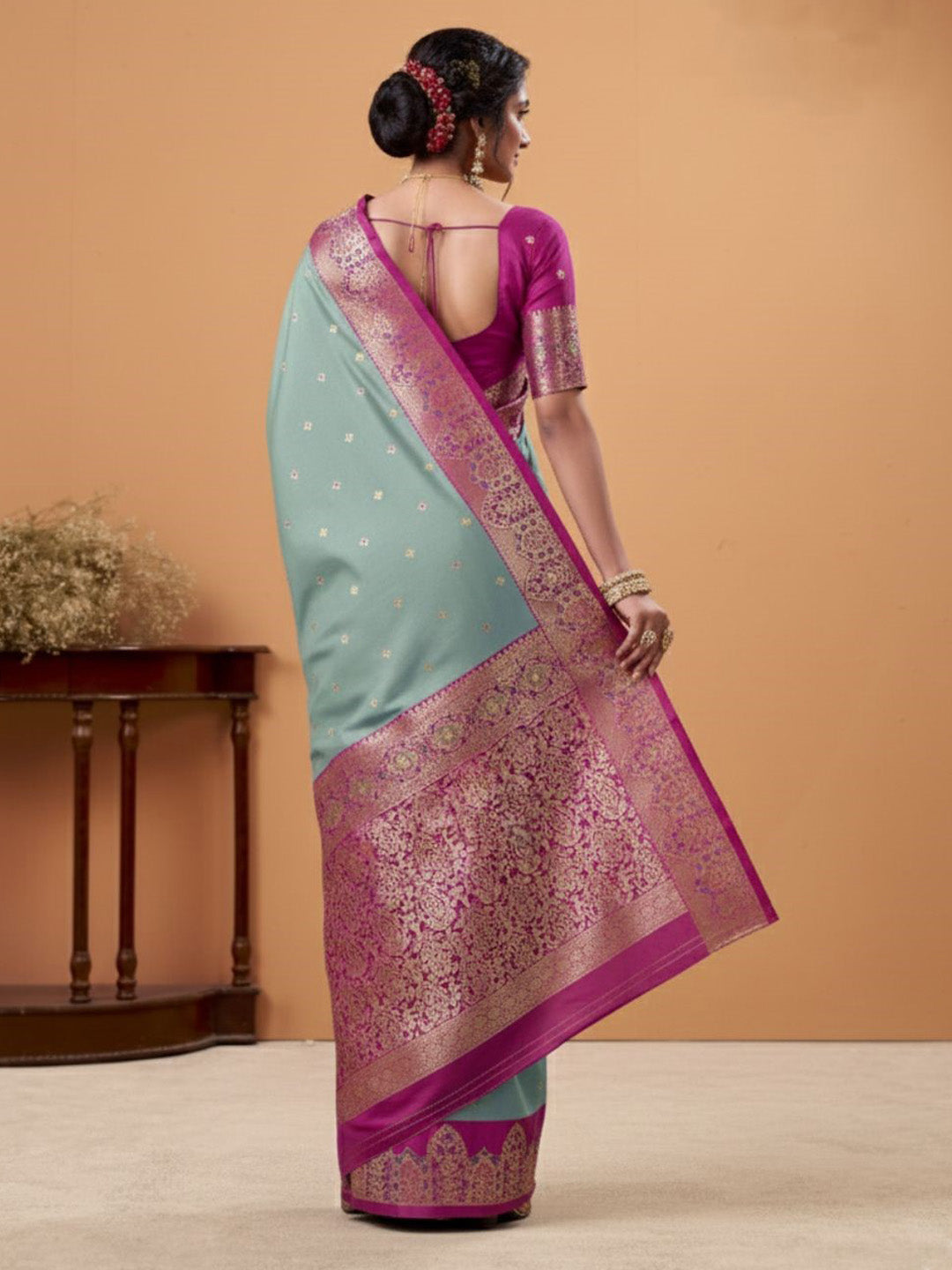 Urban Pallu Solid Silk Blend Festive Saree