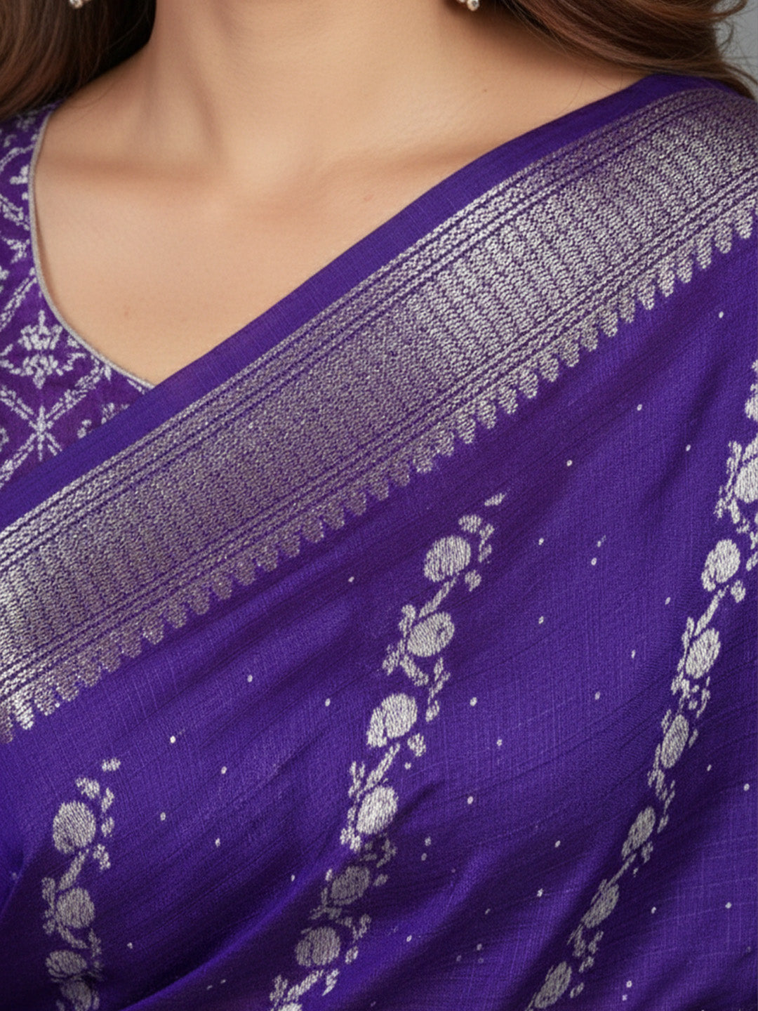Urban Pallu Solid Silk Blend Festive Saree