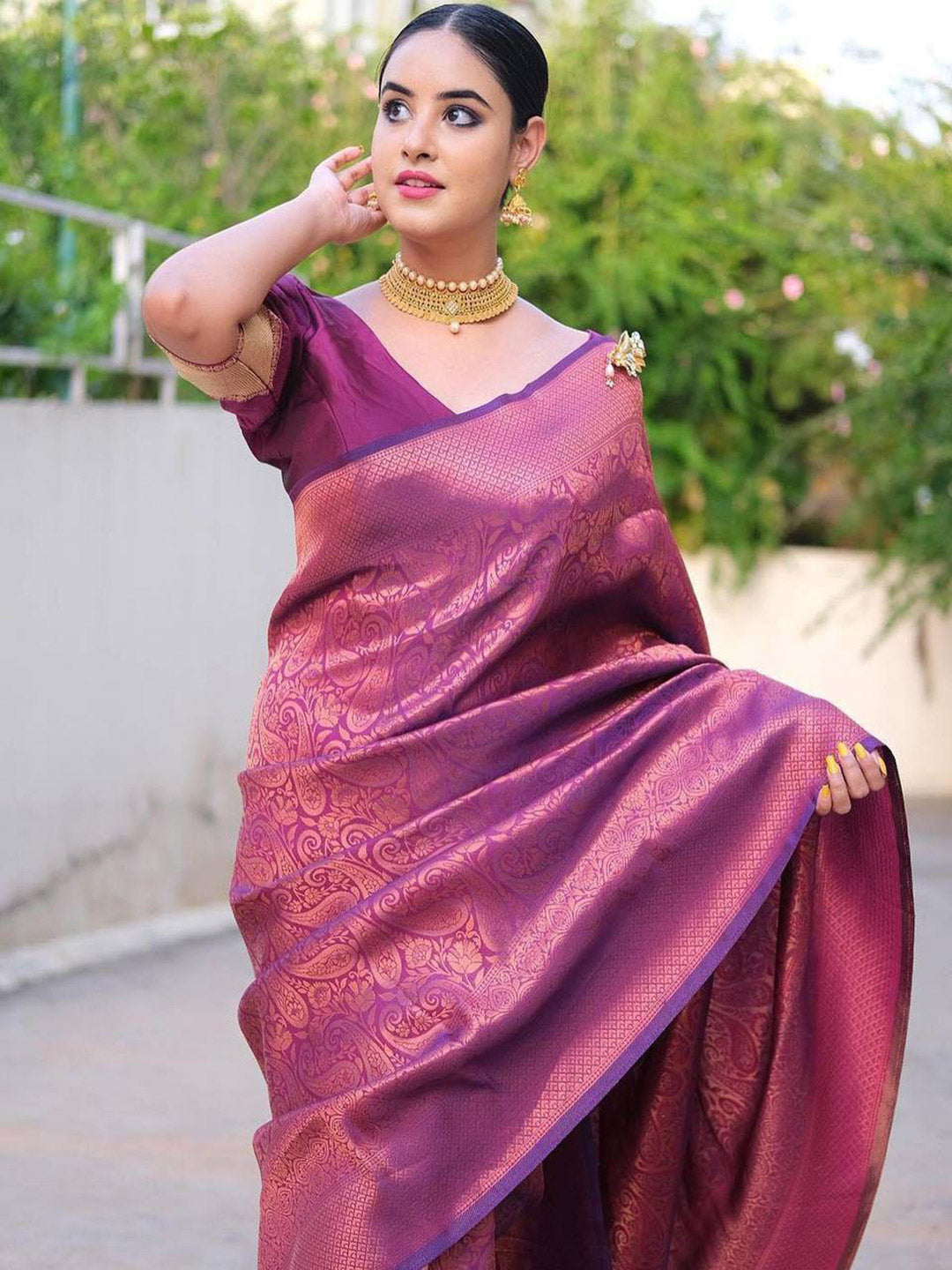 Urban Pallu Woven Design Silk Blend Traditional Saree