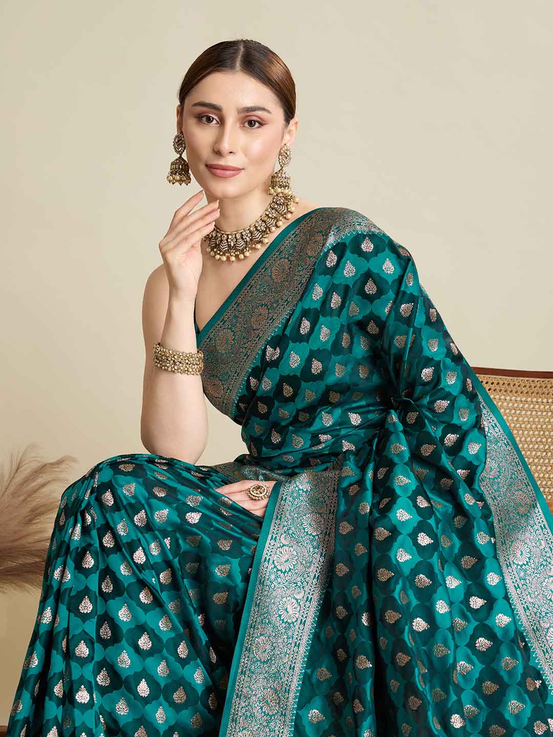 Urban Pallu Woven Design Silk Blend Party Saree
