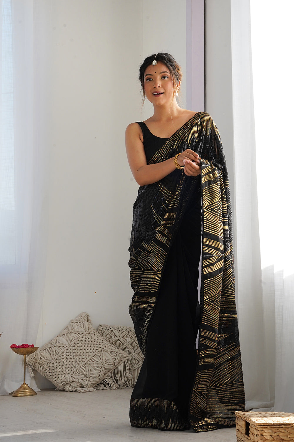 Urban Pallu Solid Poly Georgette Festive Saree
