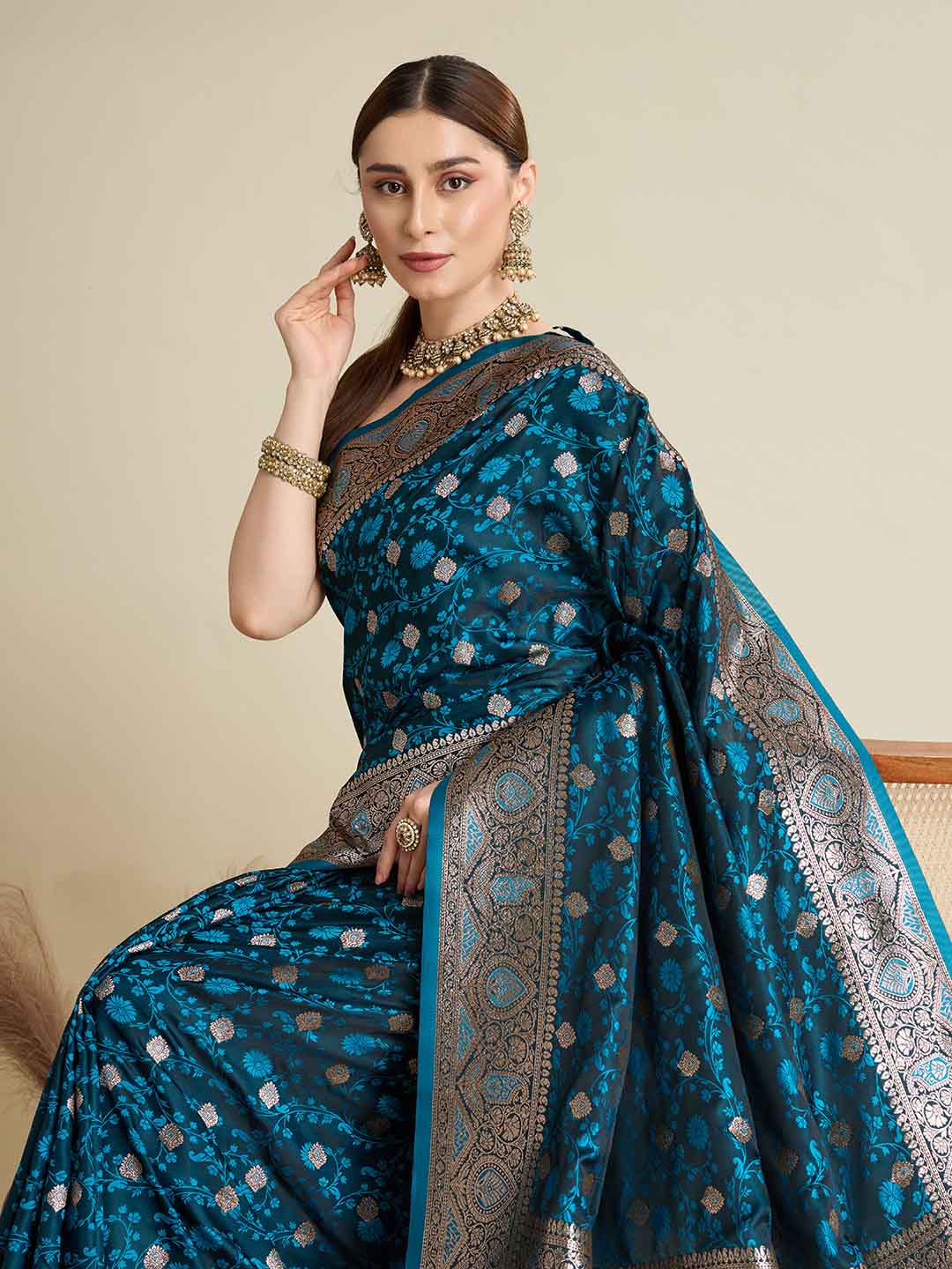 Urban Pallu Woven Design Silk Blend Party Saree
