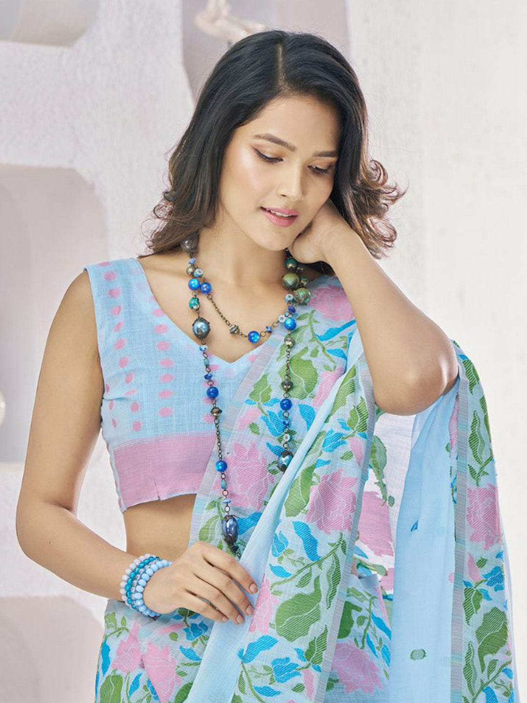 Urban Pallu Woven Design Silk Blend Daily Saree