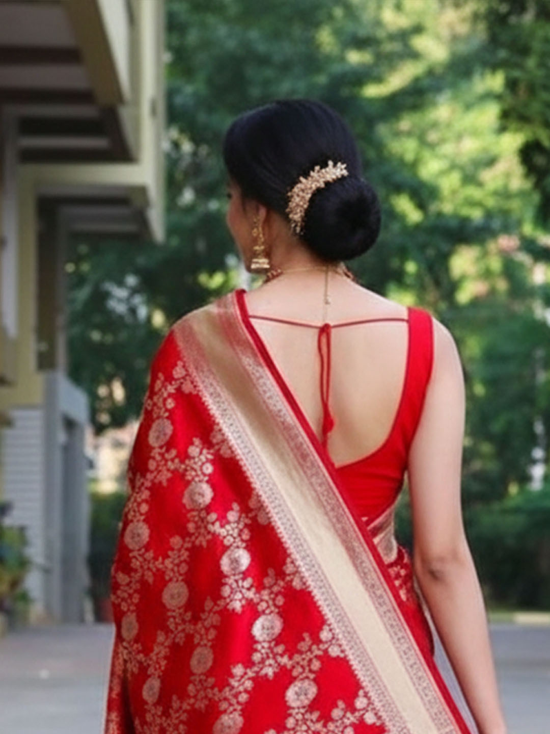 Urban Pallu Woven Design Silk Blend Traditional Saree