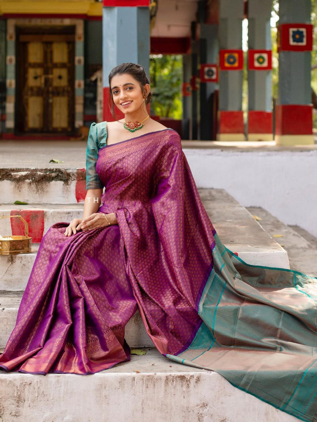 Urban Pallu Woven Design Silk Blend Traditional Saree