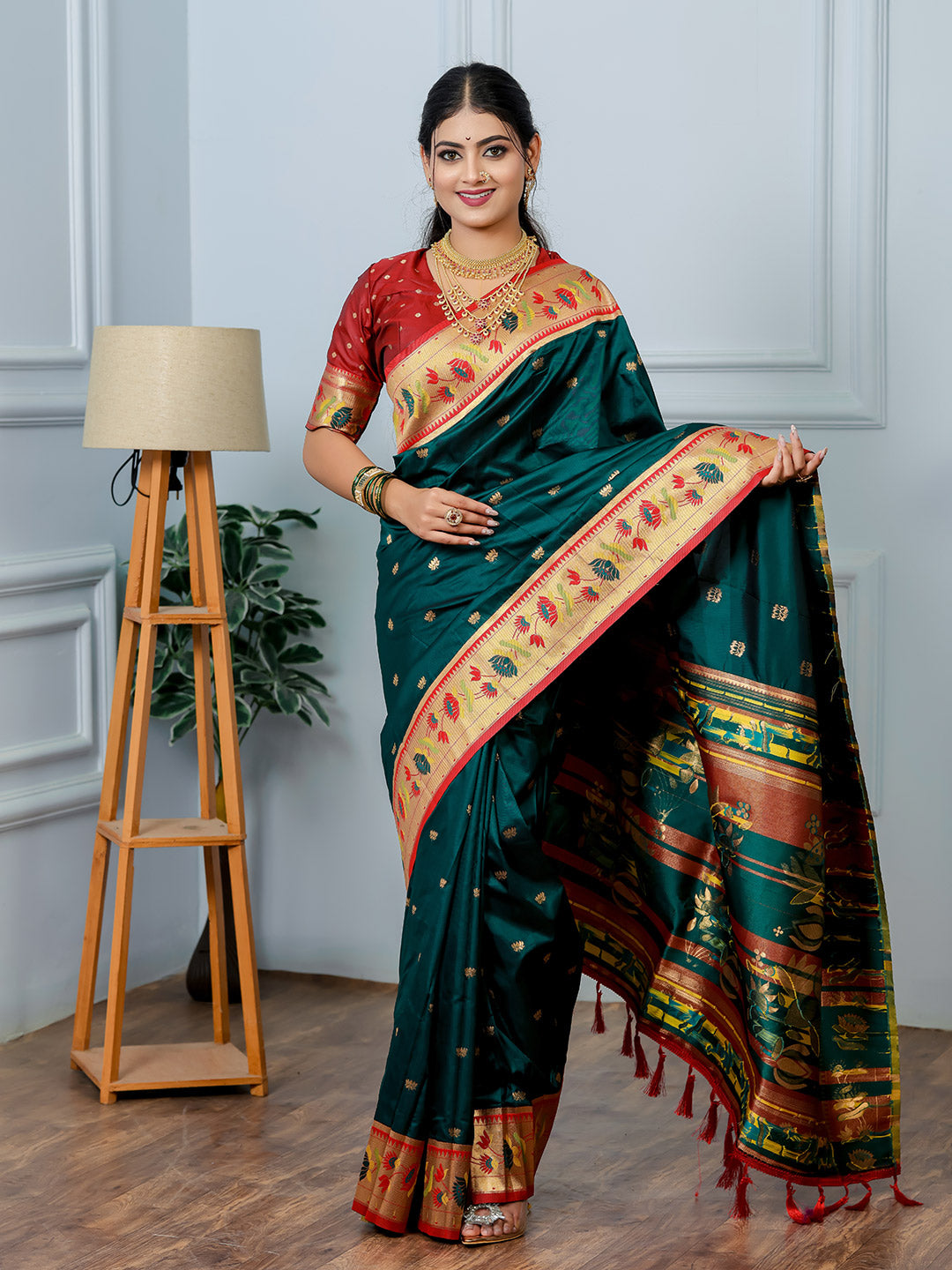 Urban Pallu Woven Design Silk Blend Traditional Saree