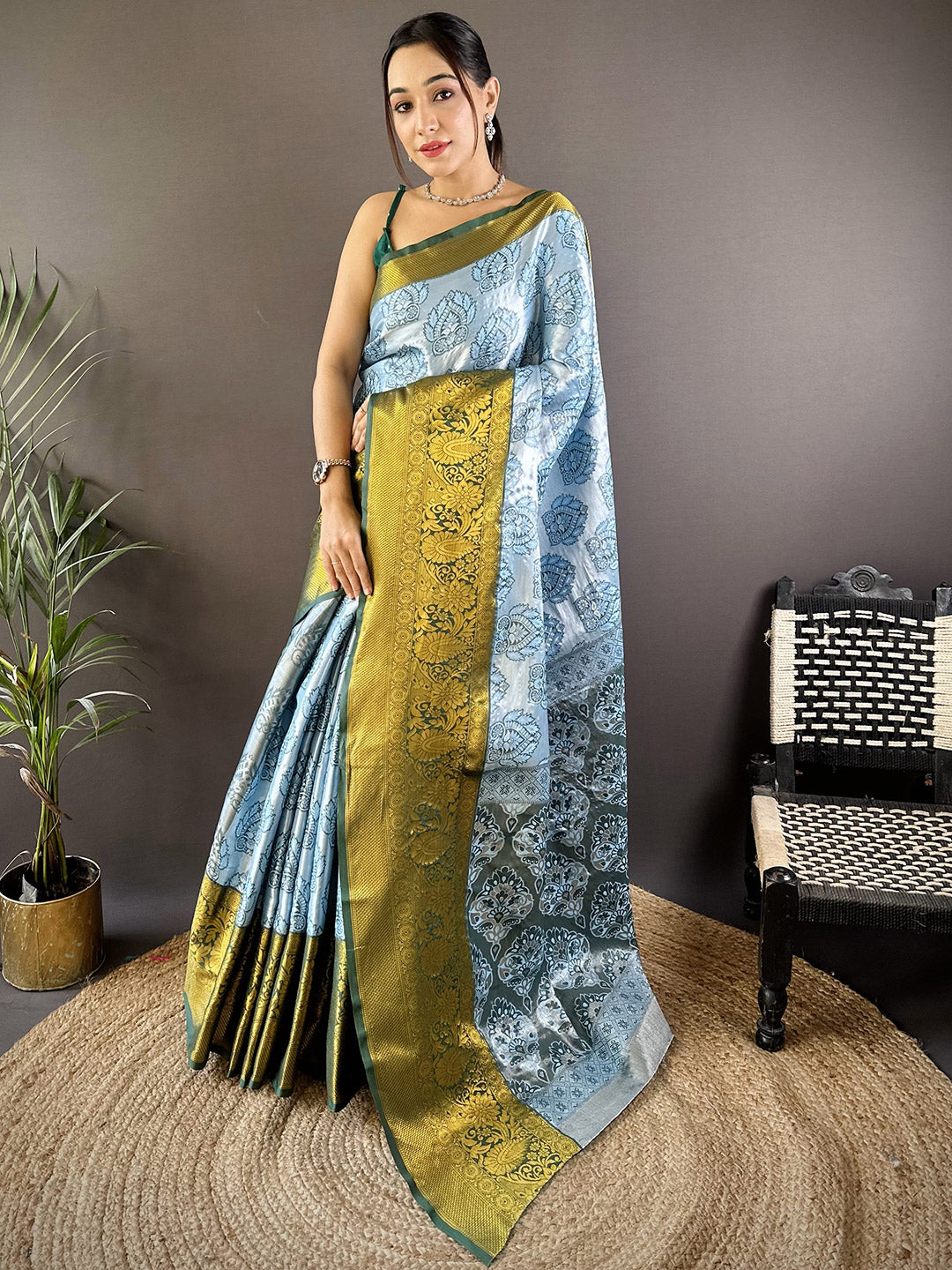 Urban Pallu Woven Design Silk Blend Traditional Saree