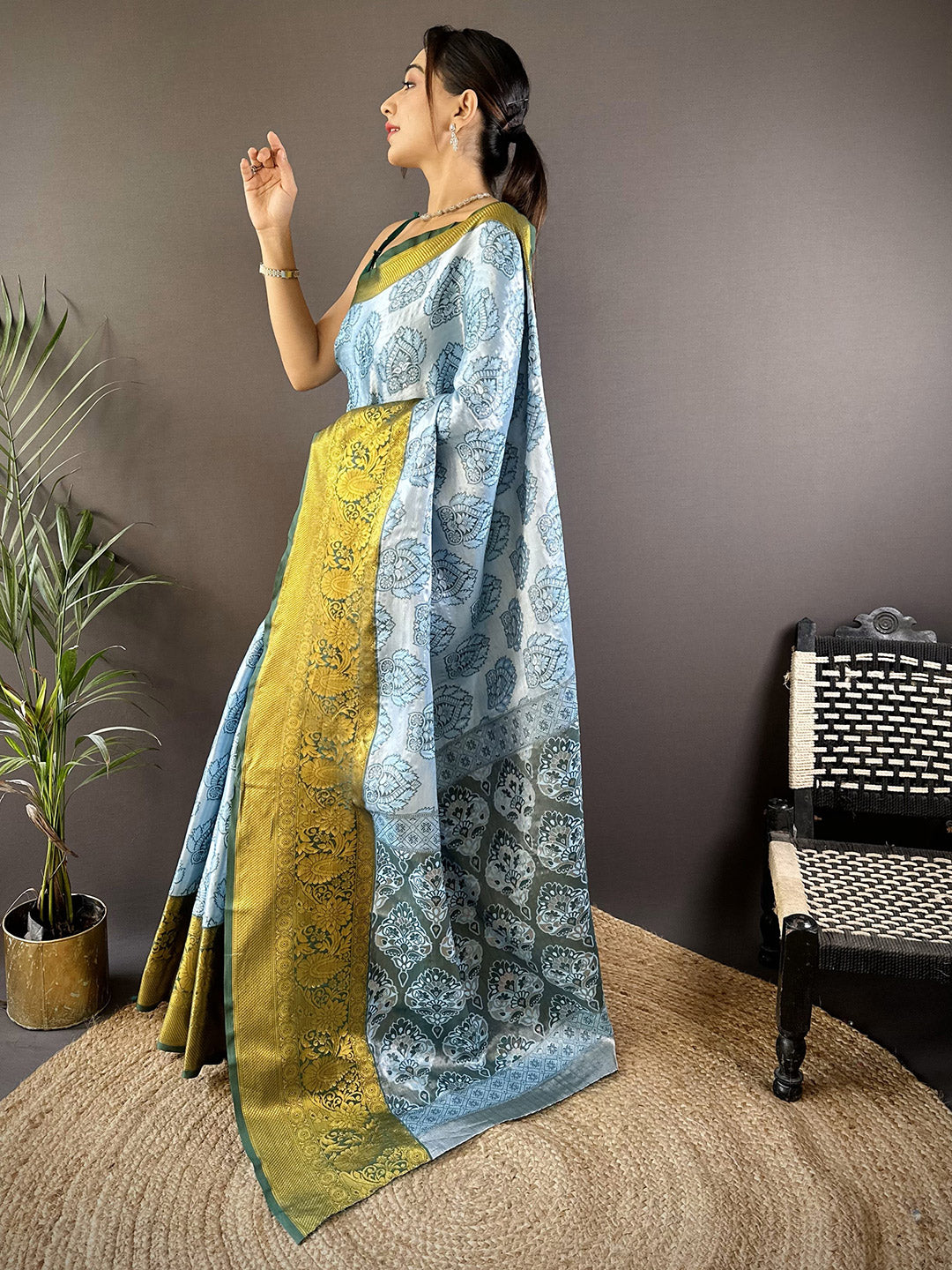 Urban Pallu Woven Design Silk Blend Traditional Saree