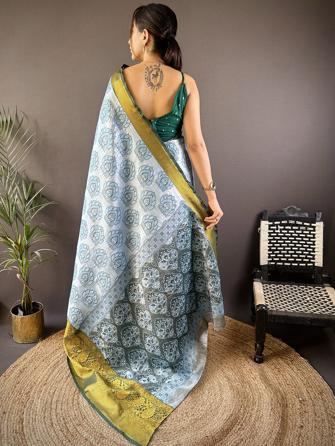 Urban Pallu Woven Design Silk Blend Traditional Saree