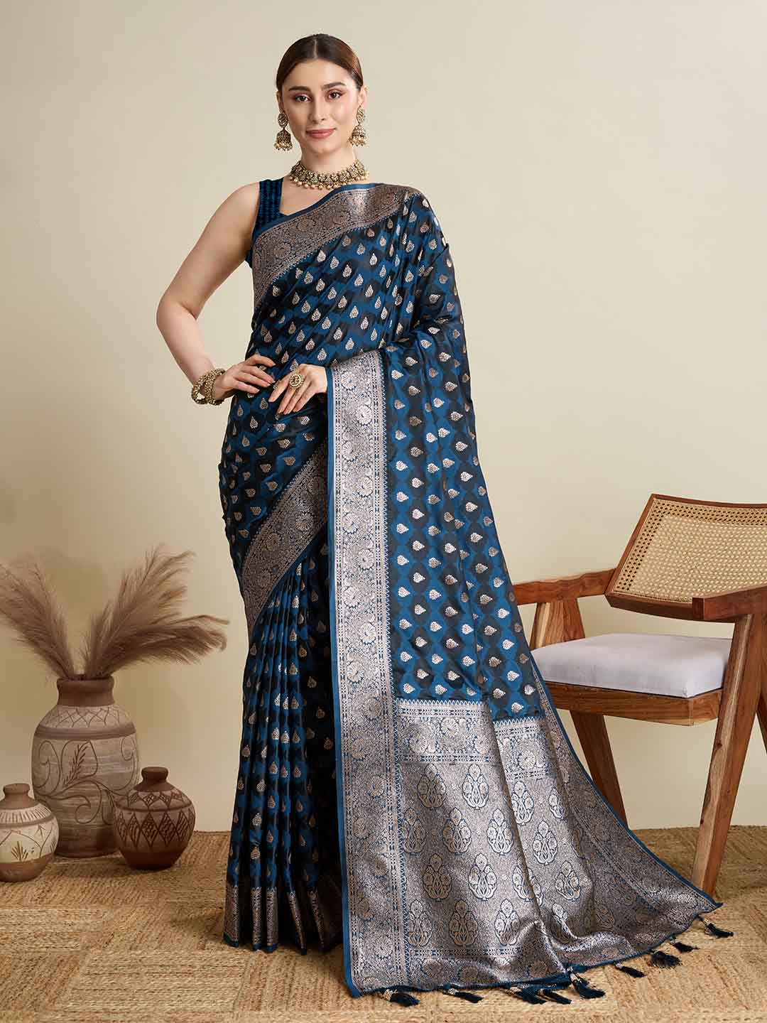 Urban Pallu Woven Design Silk Blend Party Saree
