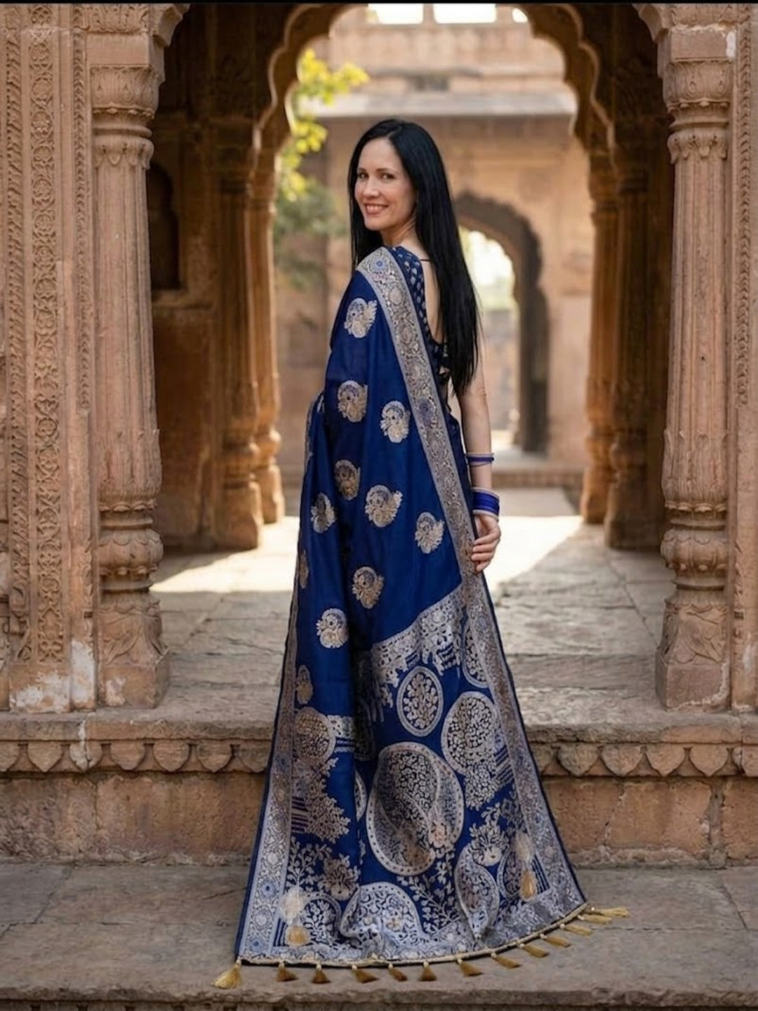 Urban Pallu Woven Design Silk Blend Traditional Saree