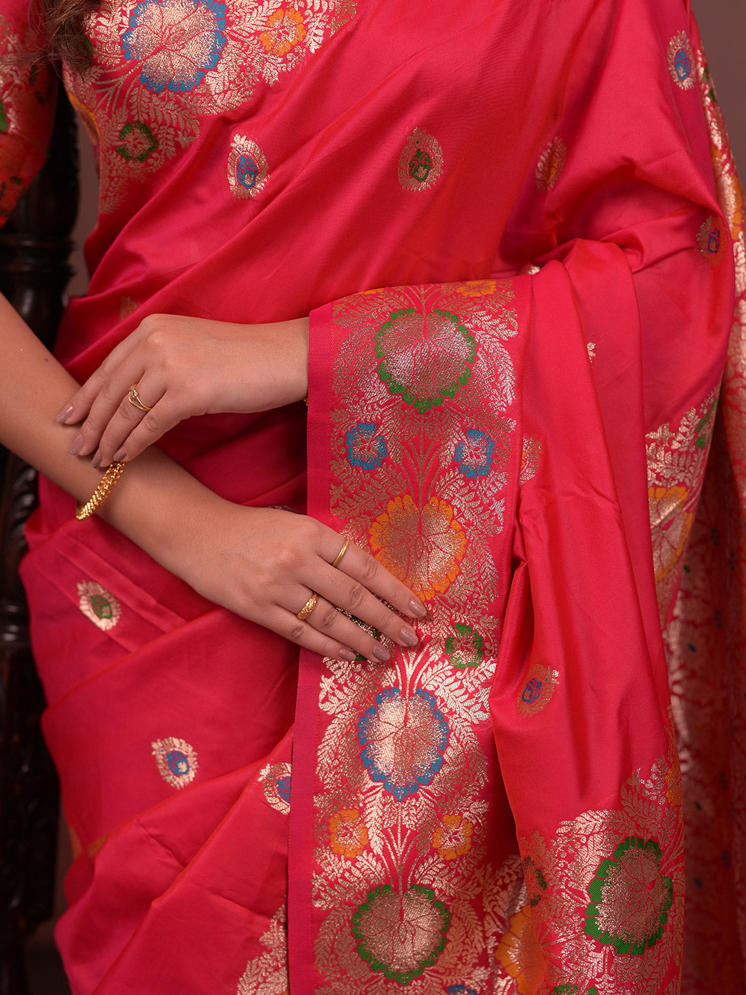 Urban Pallu Woven Design Silk Blend Traditional Saree