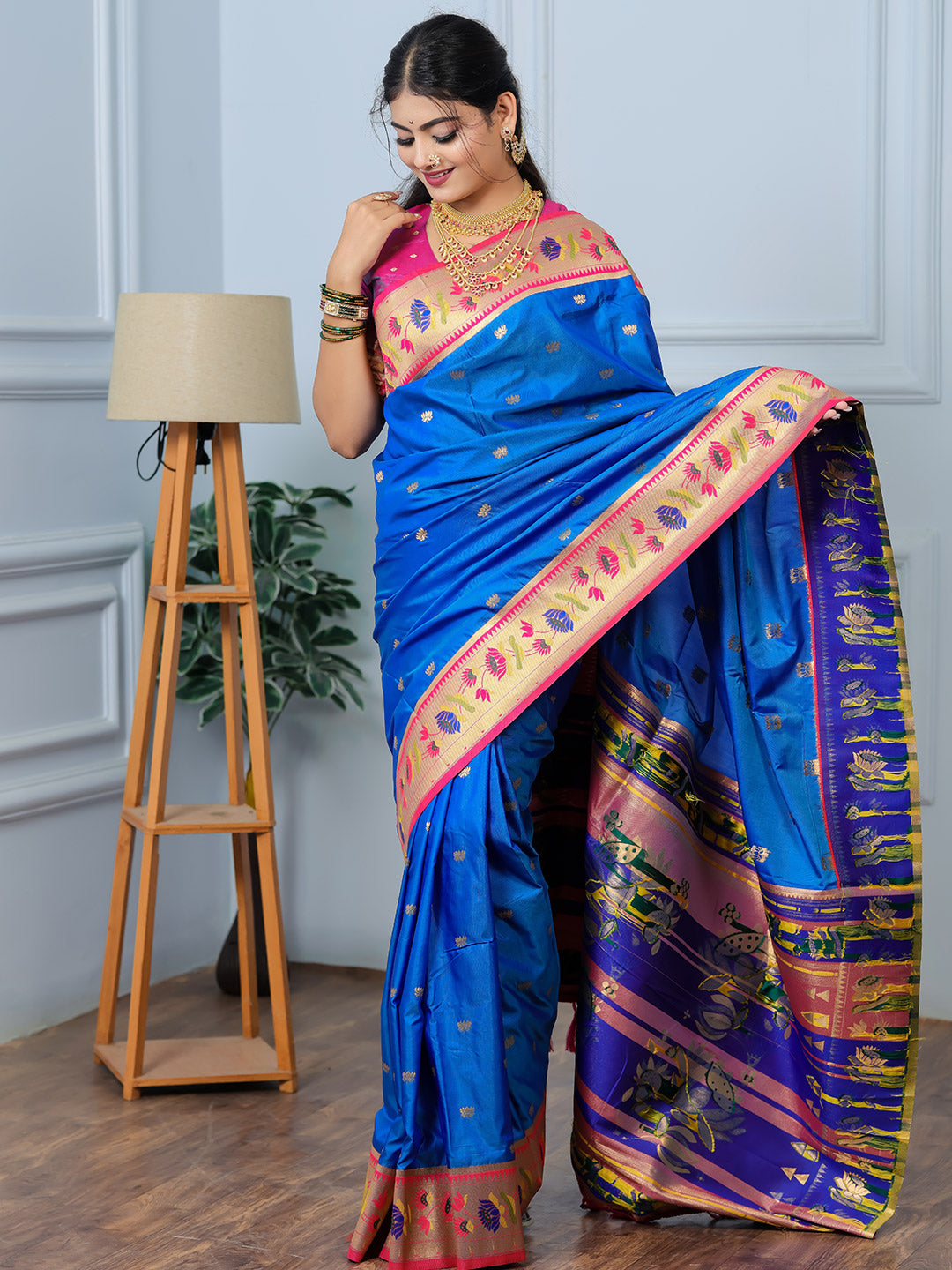 Urban Pallu Woven Design Silk Blend Traditional Saree