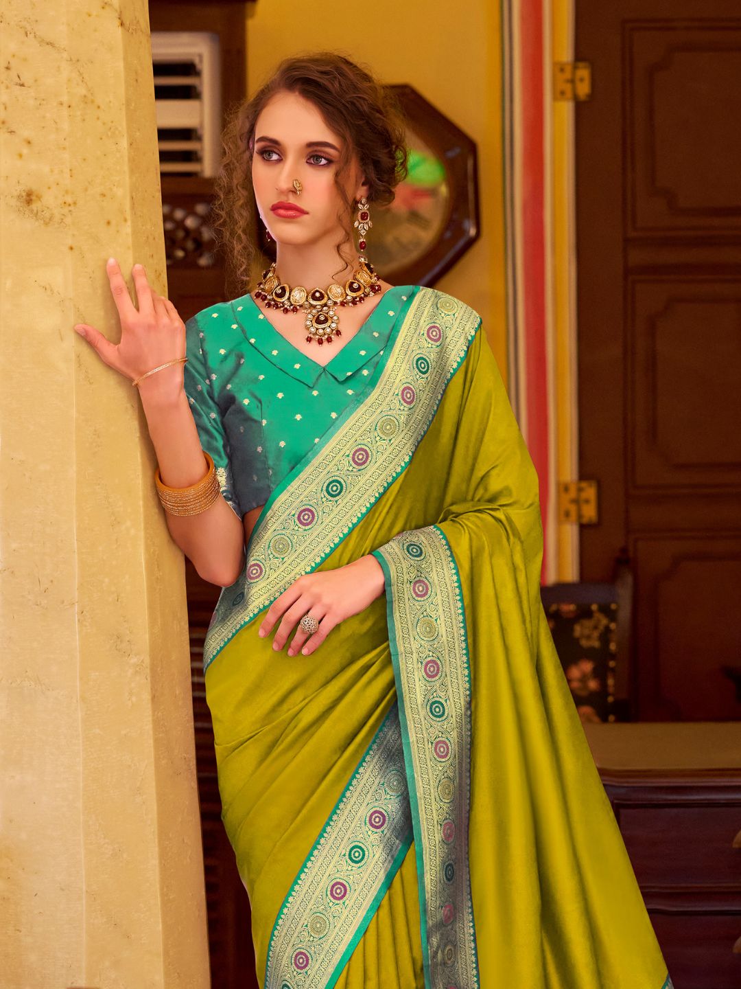 Urban Pallu Woven Design Silk Blend Daily Saree