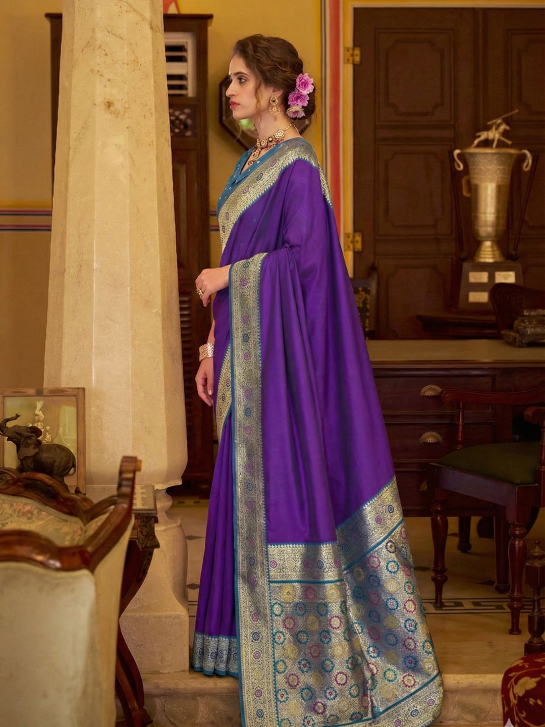 Urban Pallu Woven Design Silk Blend Daily Saree