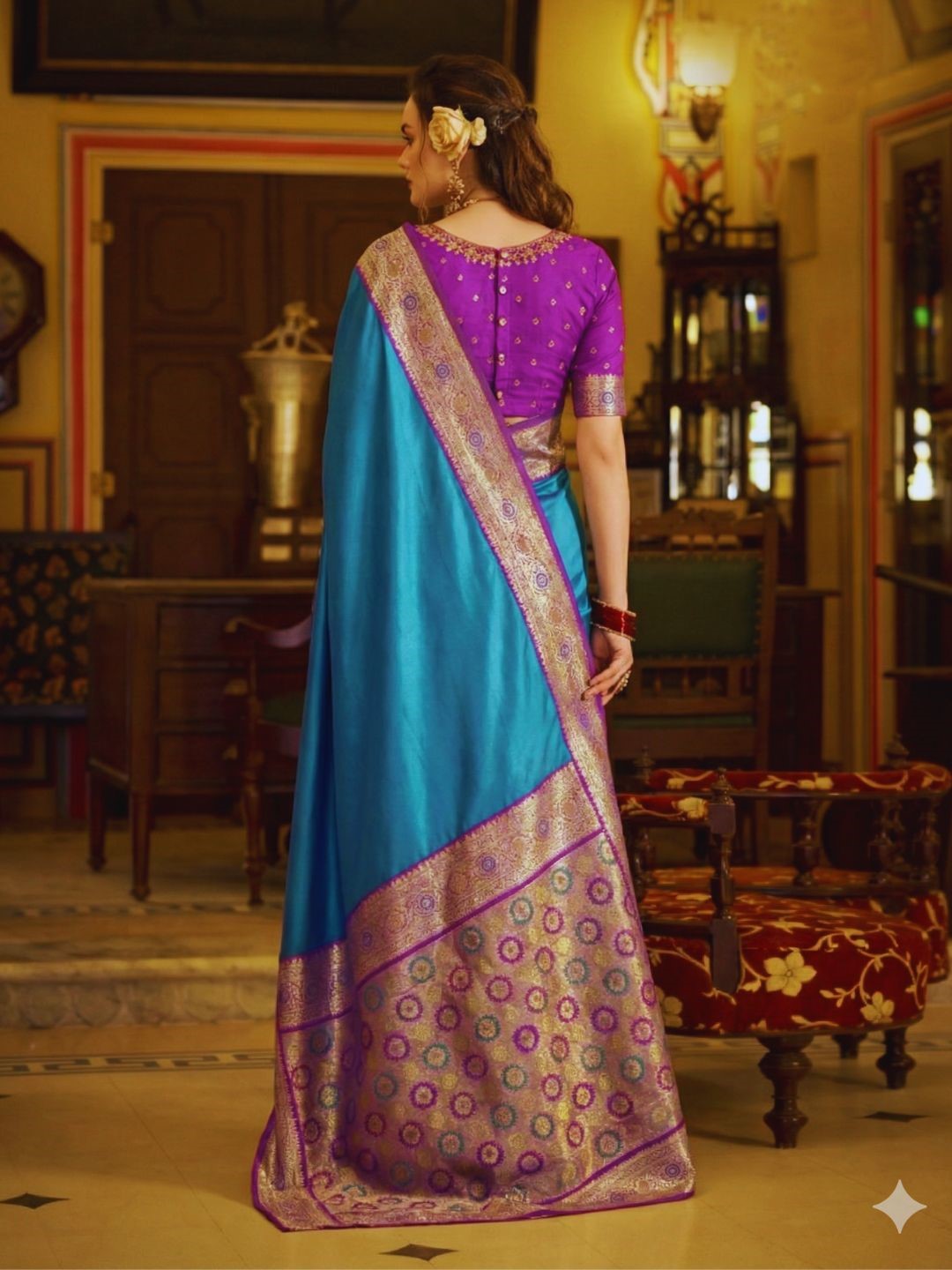 Urban Pallu Woven Design Silk Blend Daily Saree