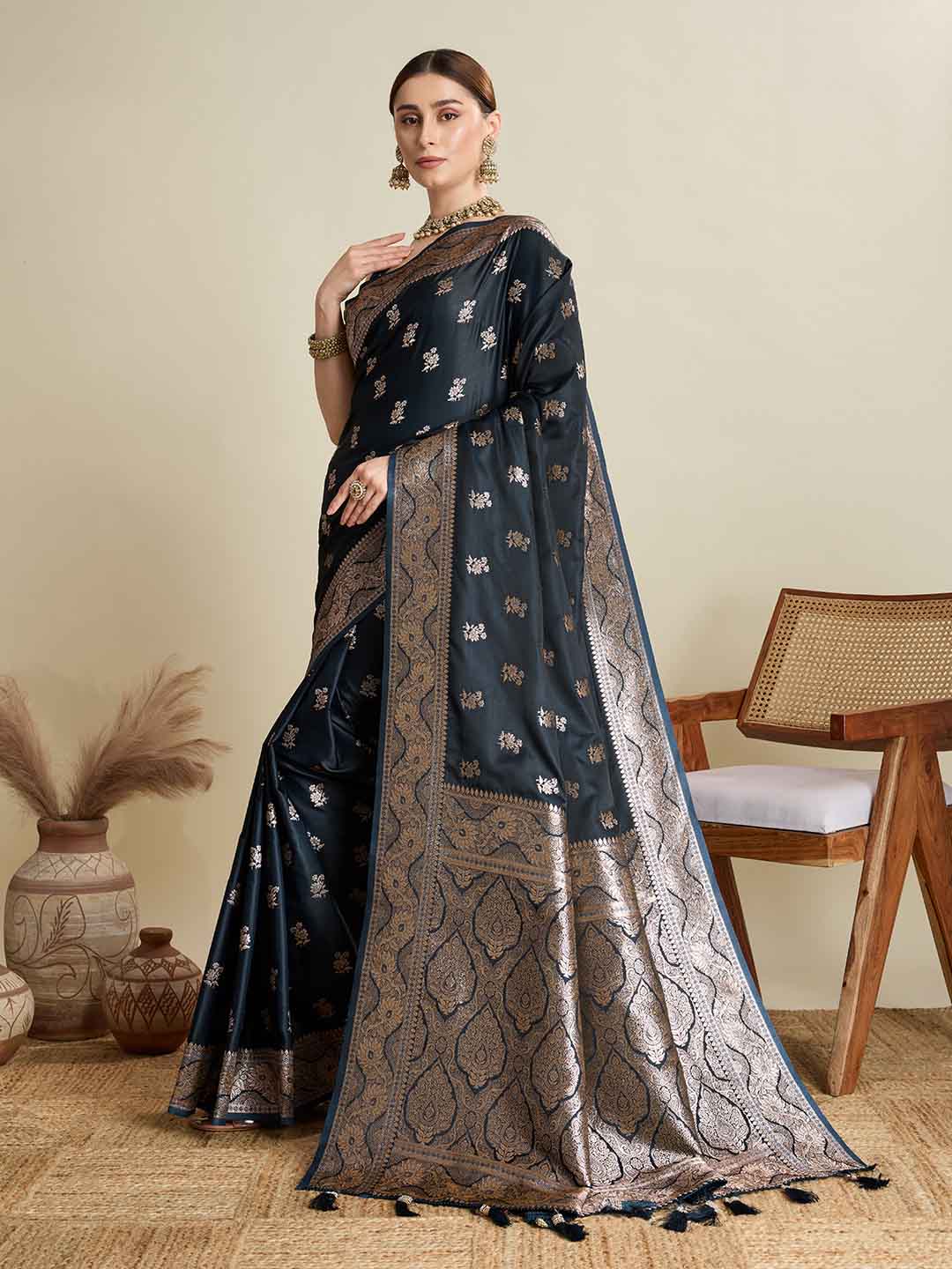 Urban Pallu Woven Design Silk Blend Party Saree