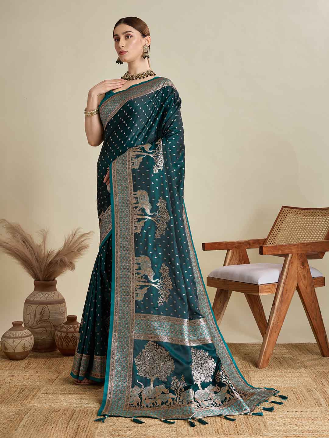 Urban Pallu Woven Design Silk Blend Party Saree