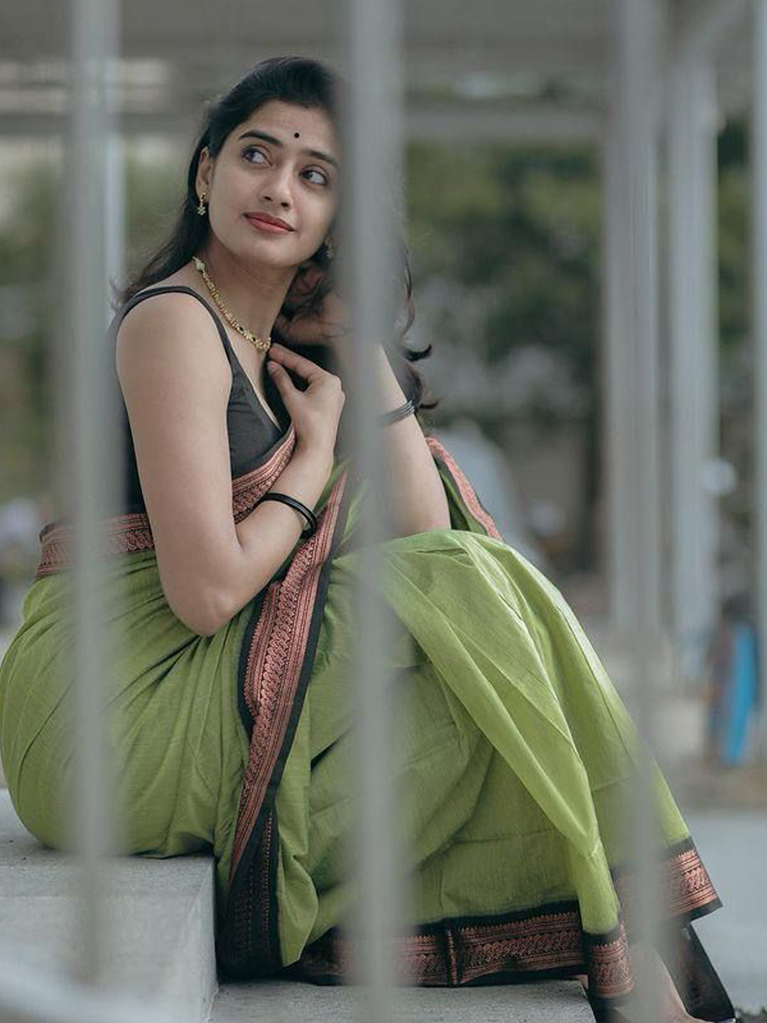 Urban Pallu Woven Design Silk Blend Traditional Saree