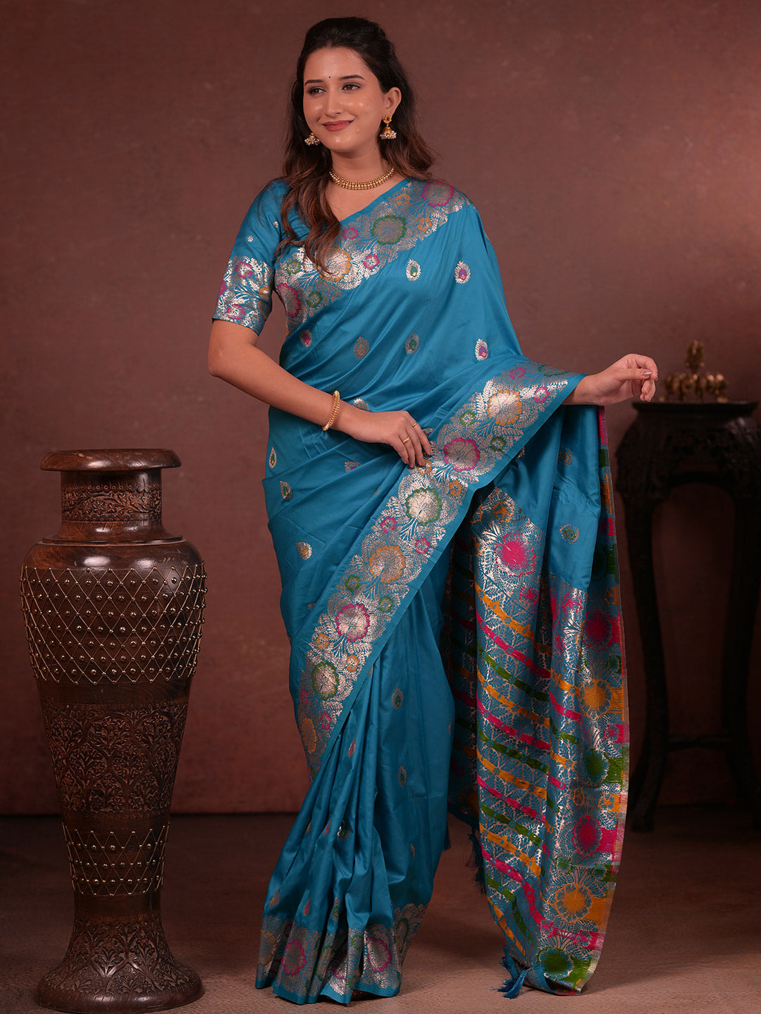 Urban Pallu Woven Design Silk Blend Traditional Saree