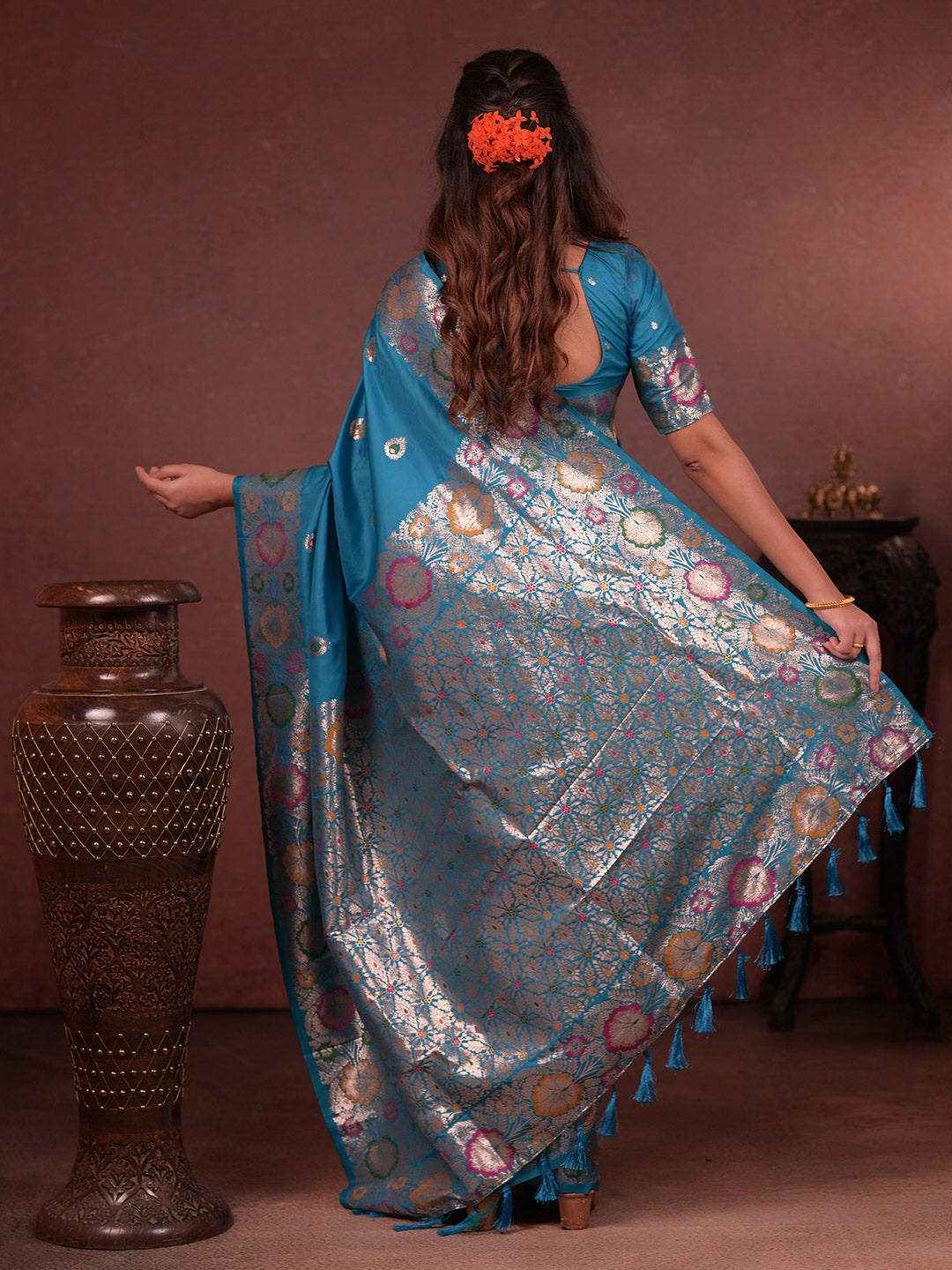 Urban Pallu Woven Design Silk Blend Traditional Saree